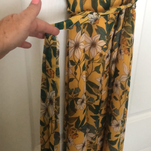 Who What Wear Belted Yellow Floral Dress with ruffle cap sleeves Size S - Picture 3 of 6